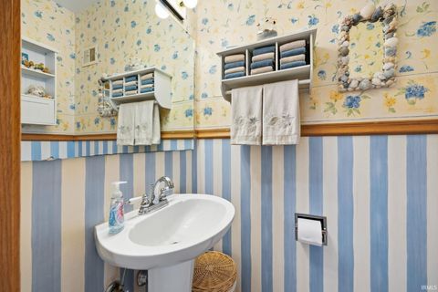 Tiny photo for 209 N Connelly Street, Delphi, IN 46923 (MLS # 202615276)