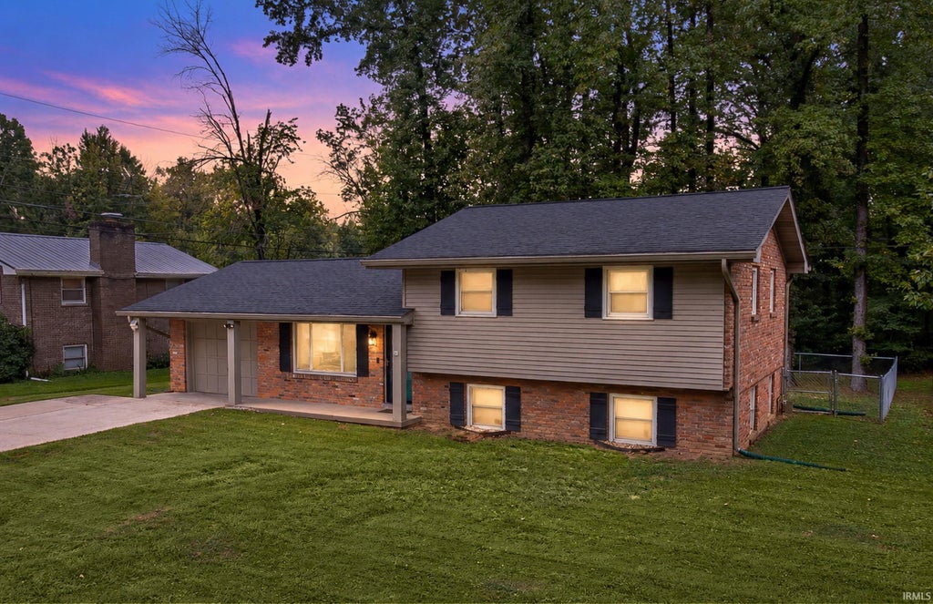 Photo of 6206 Twickingham Drive, Evansville, IN 47711 (MLS # 202639738)