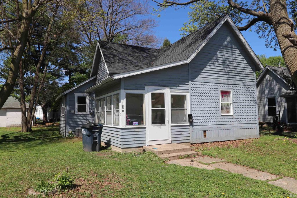 Photo of 1352 Short Columbia Street, Frankfort, IN 46041 (MLS # 202614043)