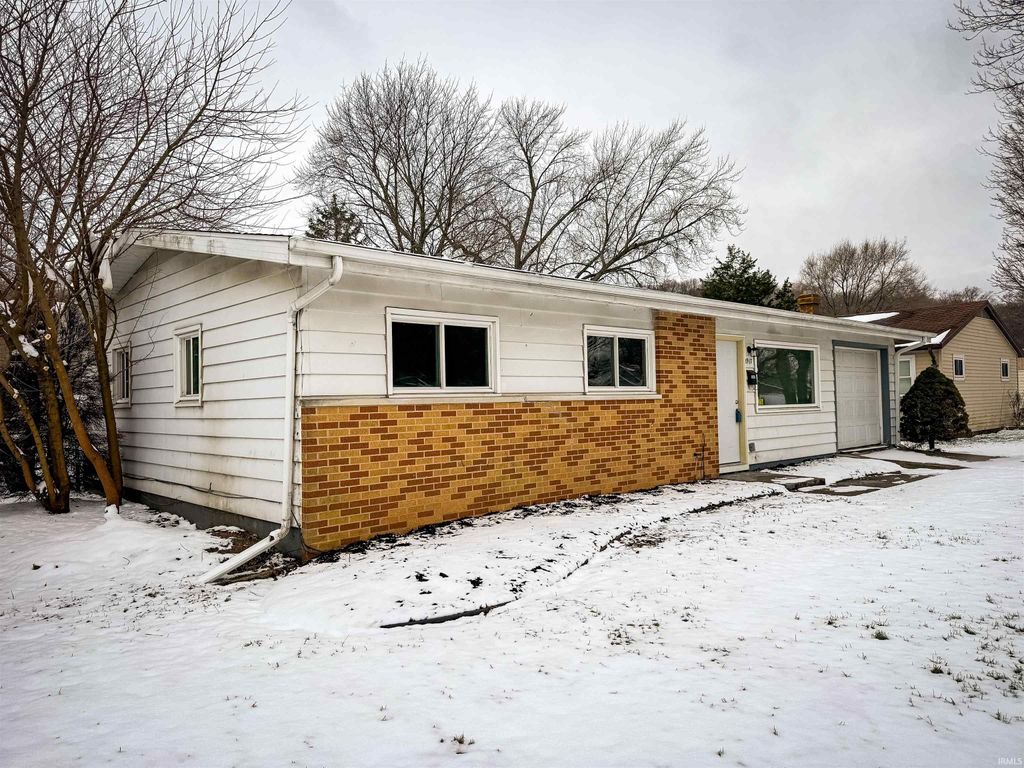 Photo of 1917 Panama Street, Mishawaka, IN 46544 (MLS # 202608957)