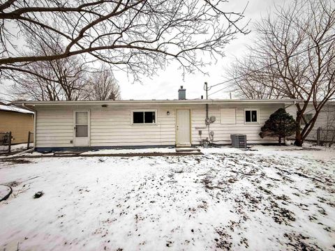 Tiny photo for 1917 Panama Street, Mishawaka, IN 46544 (MLS # 202608957)