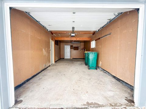 Tiny photo for 1917 Panama Street, Mishawaka, IN 46544 (MLS # 202608957)