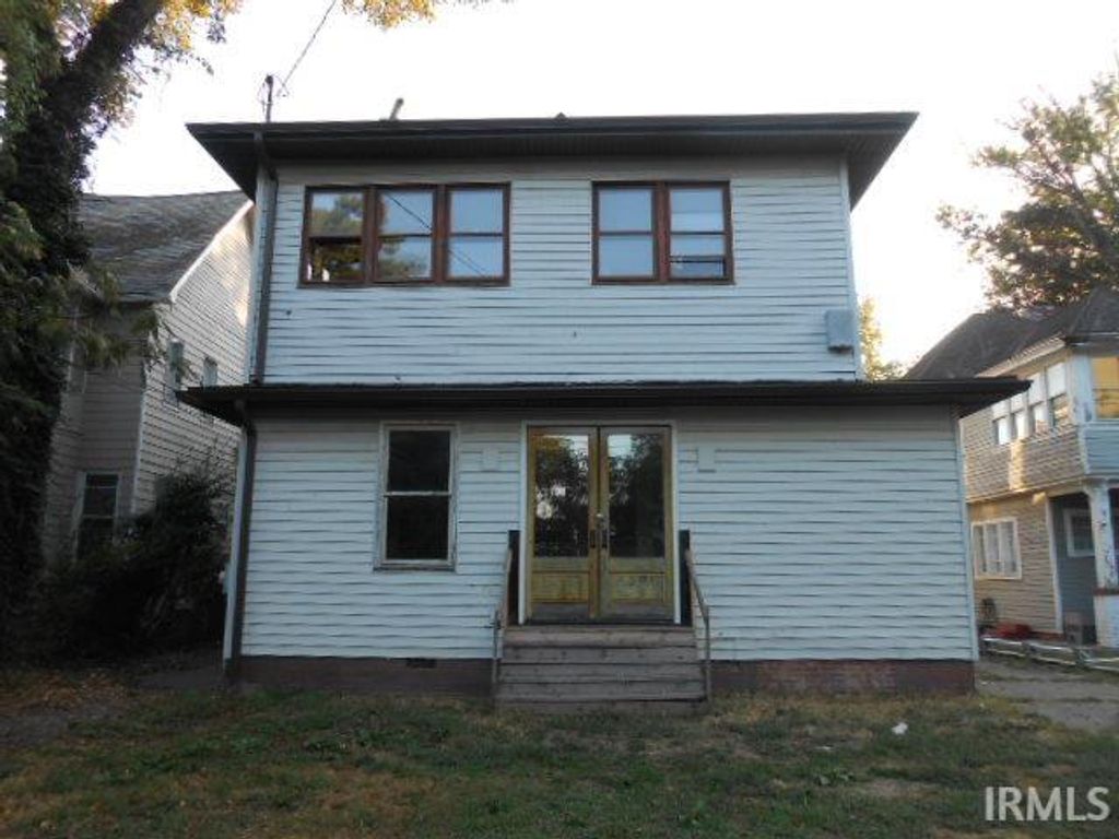 Photo of 813 SE Riverside Drive, Evansville, IN 47713 (MLS # 202539642)