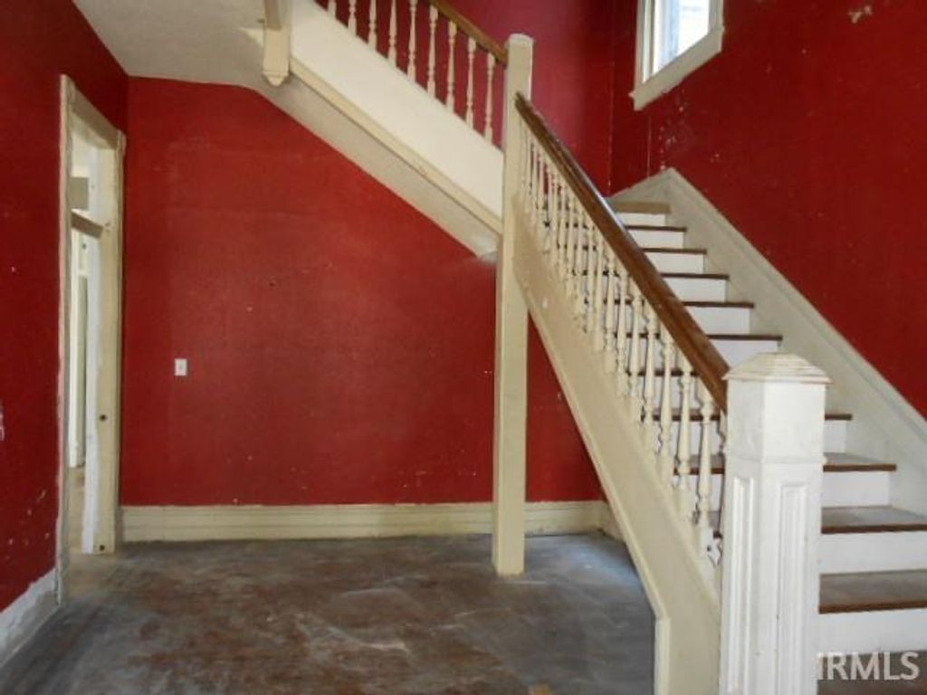 Photo of 813 SE Riverside Drive, Evansville, IN 47713 (MLS # 202539642)