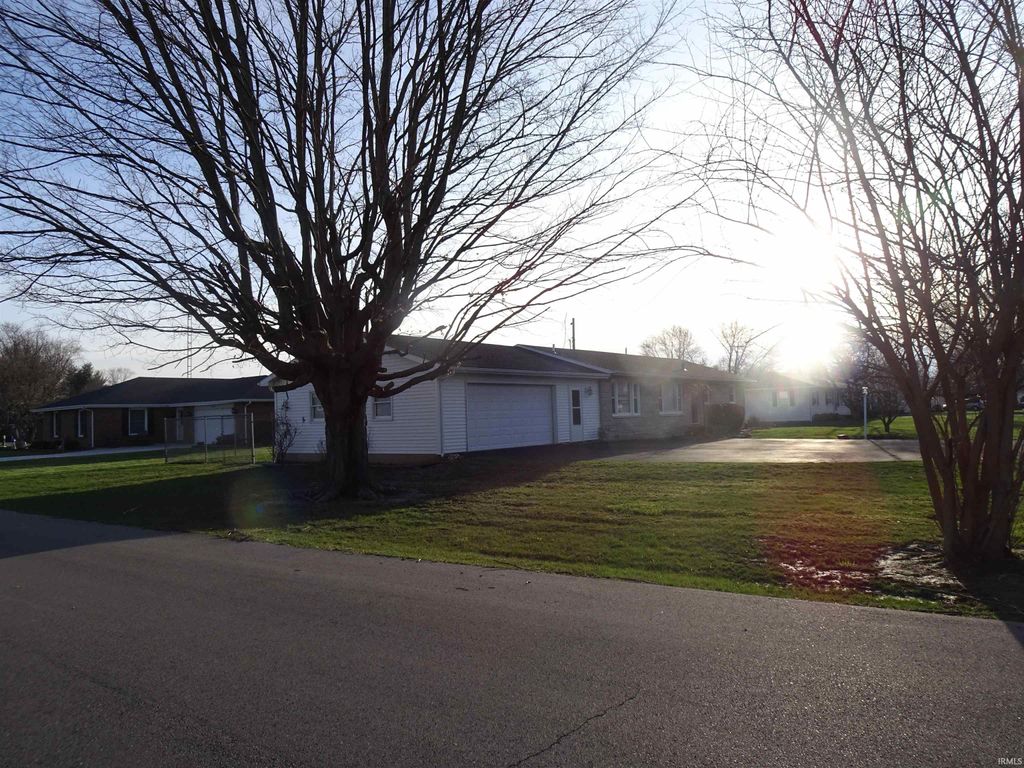 Photo of 1515 Lynnhurst Drive, New Castle, IN 47362 (MLS # 202608420)