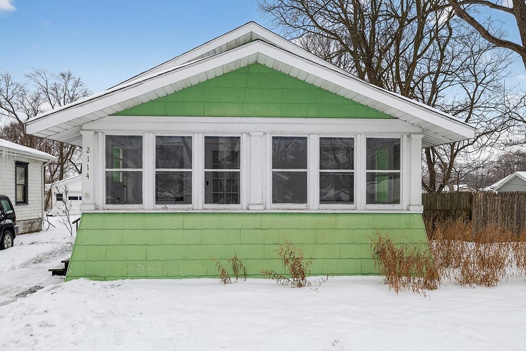 Photo of 2114 Lane Avenue, Elkhart, IN 46516 (MLS # 202603370)
