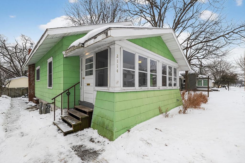 Photo of 2114 Lane Avenue, Elkhart, IN 46516 (MLS # 202603370)