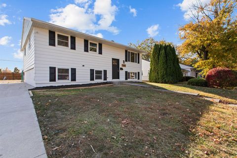 Photo of 1309 Gleneagles Drive, Kokomo, IN 46901 (MLS # 202544499)