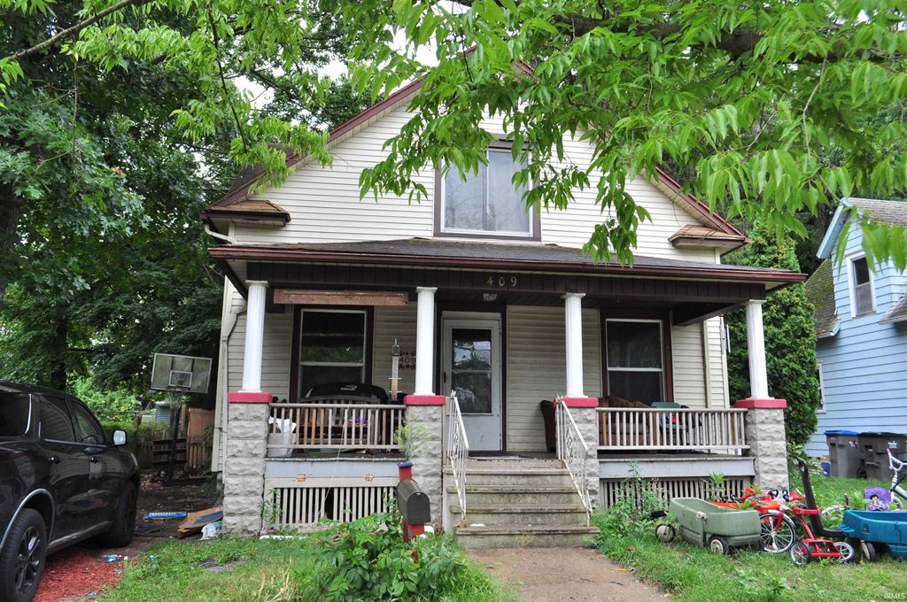 Photo of 409 W Wolf Avenue, Elkhart, IN 46516 (MLS # 202537213)
