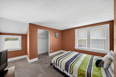Tiny photo for 1022 Diamond Avenue, South Bend, IN 46628 (MLS # 202636877)