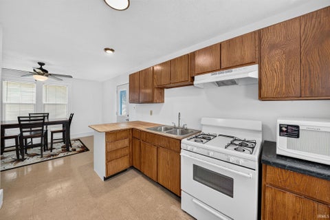 Tiny photo for 1022 Diamond Avenue, South Bend, IN 46628 (MLS # 202636877)