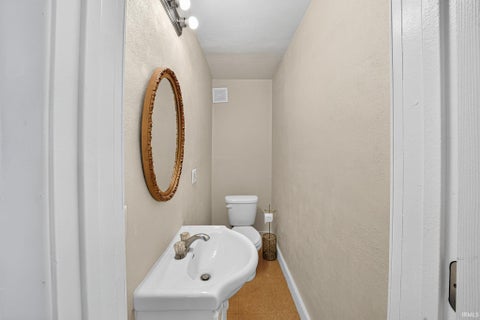 Tiny photo for 1022 Diamond Avenue, South Bend, IN 46628 (MLS # 202636877)