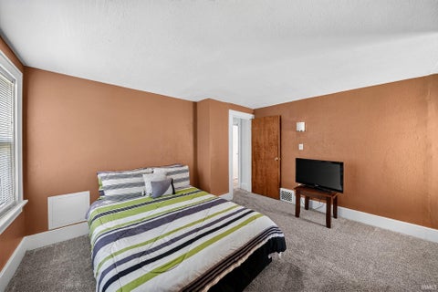 Tiny photo for 1022 Diamond Avenue, South Bend, IN 46628 (MLS # 202636877)
