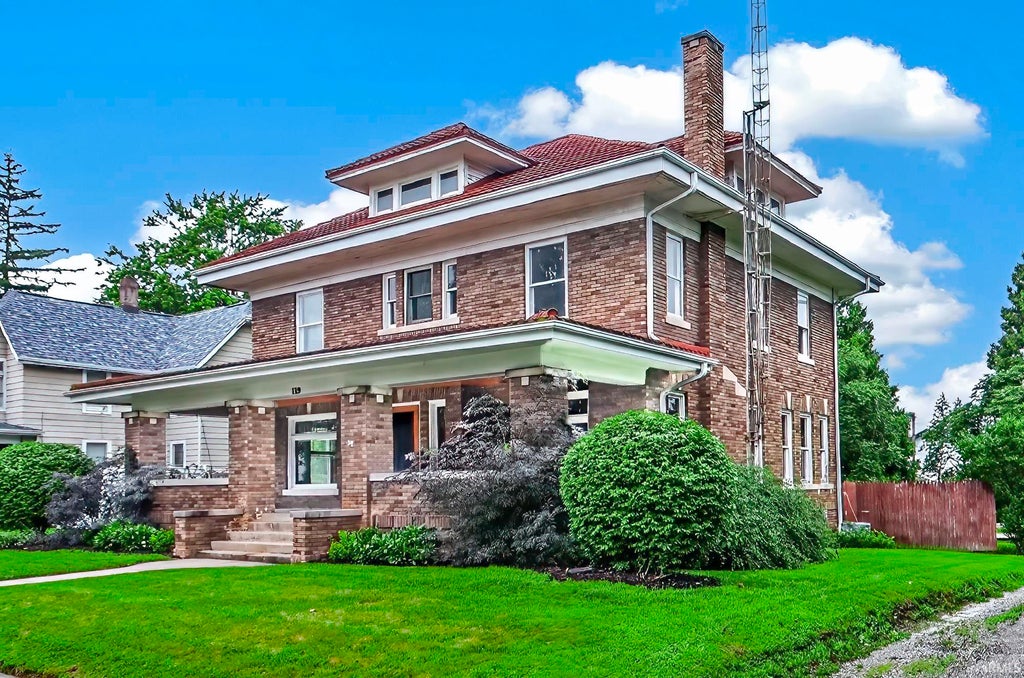 Photo of 119 W Central Avenue, Bluffton, IN 46714 (MLS # 202633858)