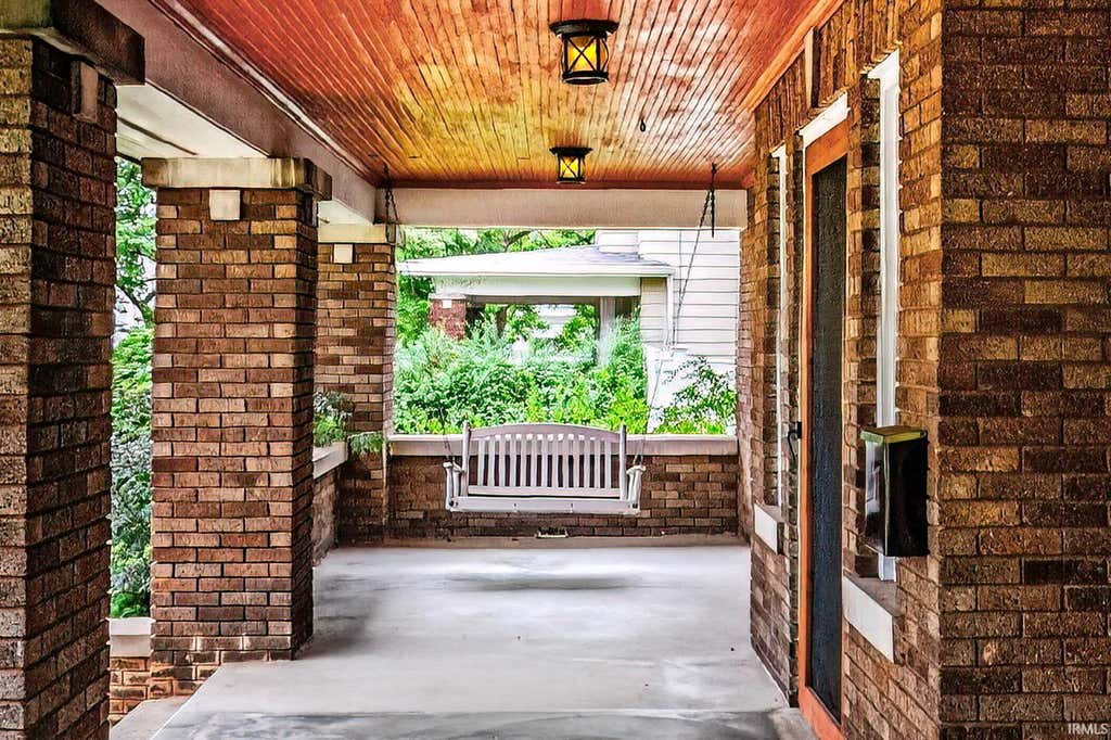 Photo of 119 W Central Avenue, Bluffton, IN 46714 (MLS # 202633858)