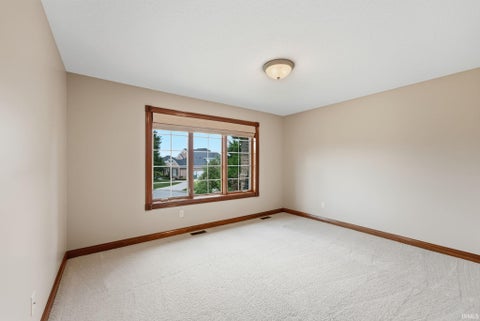 Tiny photo for 434 Royal Crest Drive, Fort Wayne, IN 46814 (MLS # 202632106)