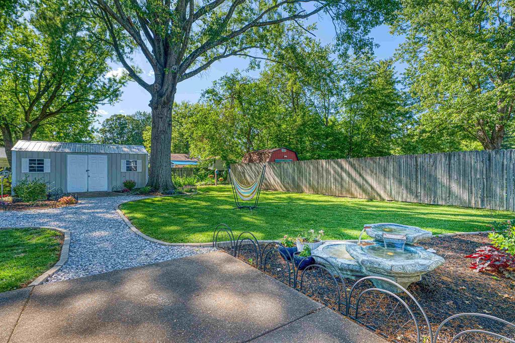 Photo of 2320 Saratoga Drive, Evansville, IN 47715 (MLS # 202617787)
