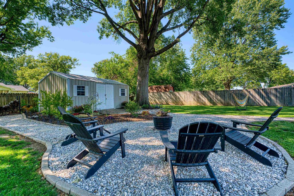 Photo of 2320 Saratoga Drive, Evansville, IN 47715 (MLS # 202617787)
