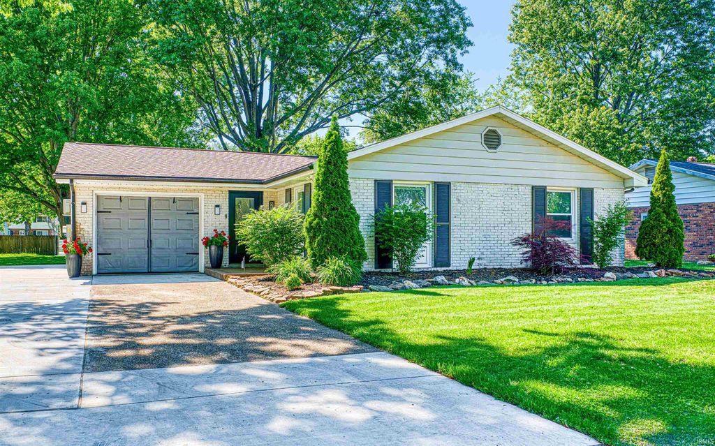 Photo of 2320 Saratoga Drive, Evansville, IN 47715 (MLS # 202617787)
