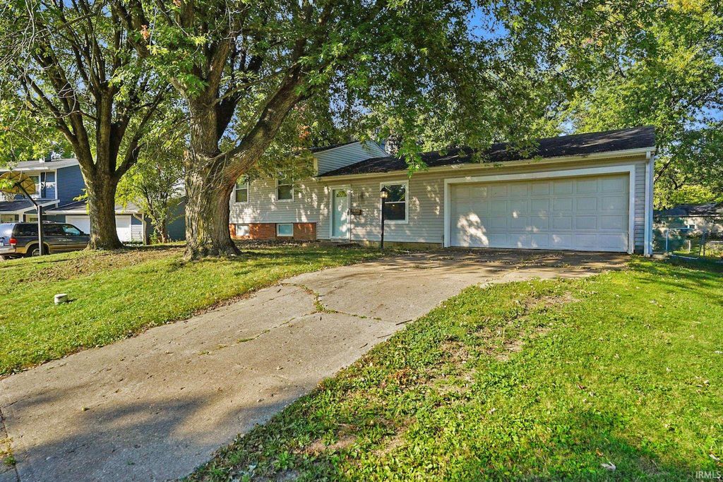 Photo of 1101 W Riga Avenue, Marion, IN 46952 (MLS # 202545734)