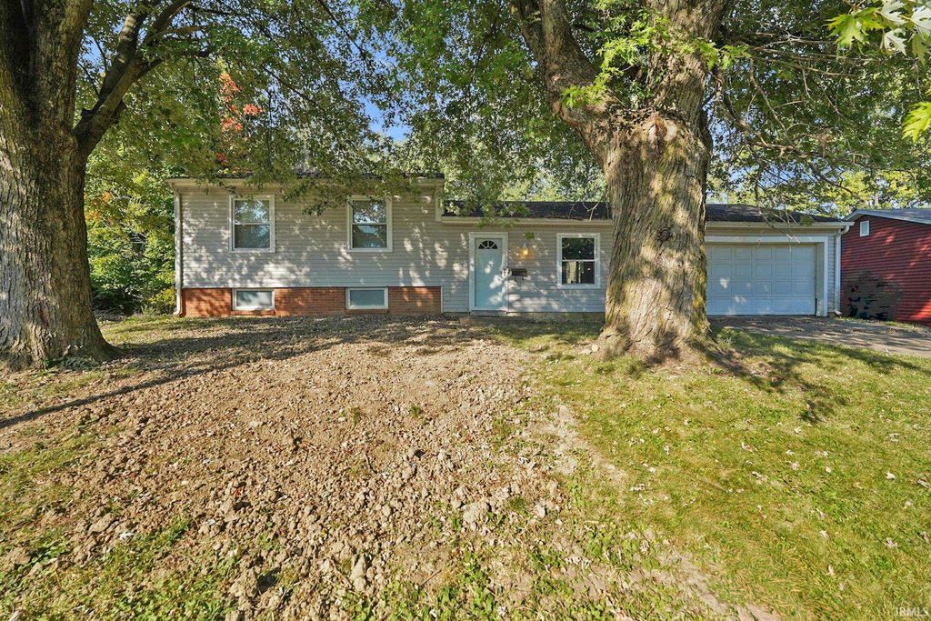Photo of 1101 W Riga Avenue, Marion, IN 46952 (MLS # 202545734)
