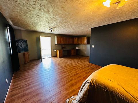 Tiny photo for 916 Maxwell Avenue, Washington, IN 47501 (MLS # 202539422)