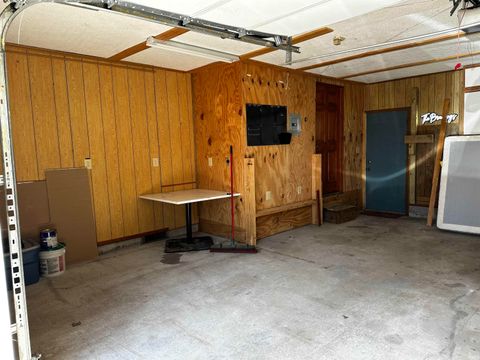 Tiny photo for 916 Maxwell Avenue, Washington, IN 47501 (MLS # 202539422)