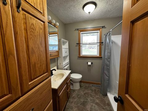 Tiny photo for 916 Maxwell Avenue, Washington, IN 47501 (MLS # 202539422)