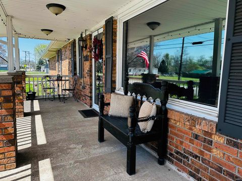 Tiny photo for 916 Maxwell Avenue, Washington, IN 47501 (MLS # 202539422)