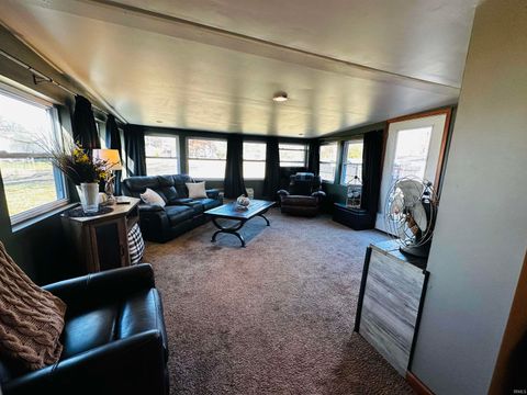 Tiny photo for 916 Maxwell Avenue, Washington, IN 47501 (MLS # 202539422)