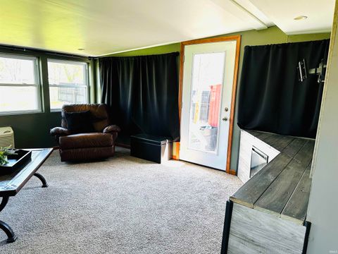 Tiny photo for 916 Maxwell Avenue, Washington, IN 47501 (MLS # 202539422)