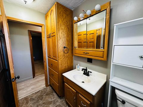 Tiny photo for 916 Maxwell Avenue, Washington, IN 47501 (MLS # 202539422)