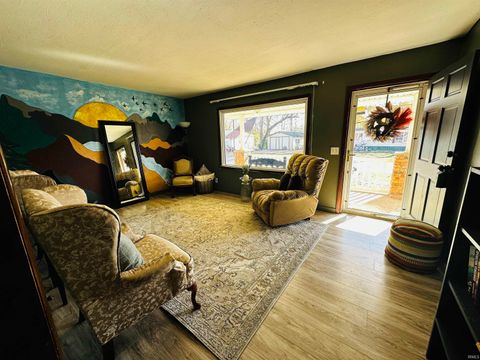 Tiny photo for 916 Maxwell Avenue, Washington, IN 47501 (MLS # 202539422)