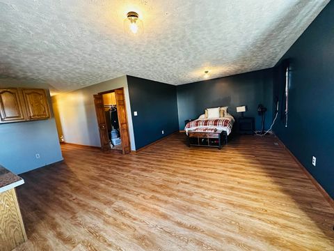 Tiny photo for 916 Maxwell Avenue, Washington, IN 47501 (MLS # 202539422)