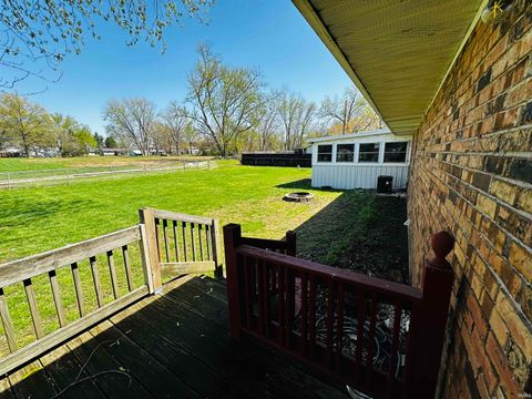 Tiny photo for 916 Maxwell Avenue, Washington, IN 47501 (MLS # 202539422)