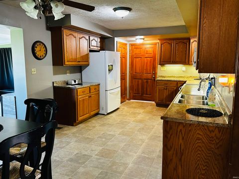 Tiny photo for 916 Maxwell Avenue, Washington, IN 47501 (MLS # 202539422)