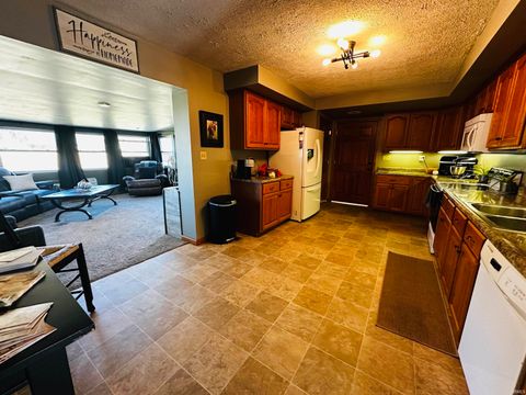 Tiny photo for 916 Maxwell Avenue, Washington, IN 47501 (MLS # 202539422)