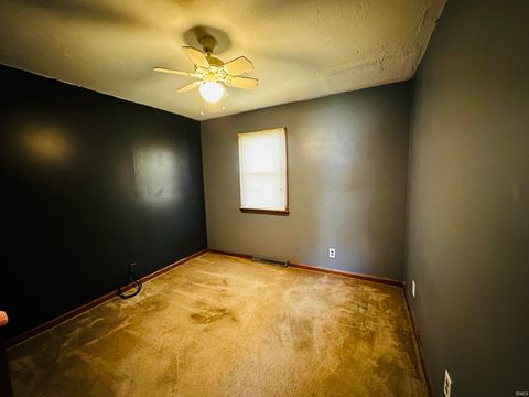 Tiny photo for 916 Maxwell Avenue, Washington, IN 47501 (MLS # 202539422)