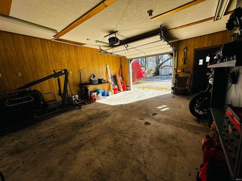 Tiny photo for 916 Maxwell Avenue, Washington, IN 47501 (MLS # 202539422)