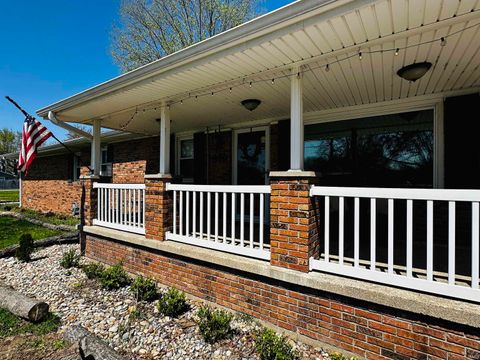 Tiny photo for 916 Maxwell Avenue, Washington, IN 47501 (MLS # 202539422)