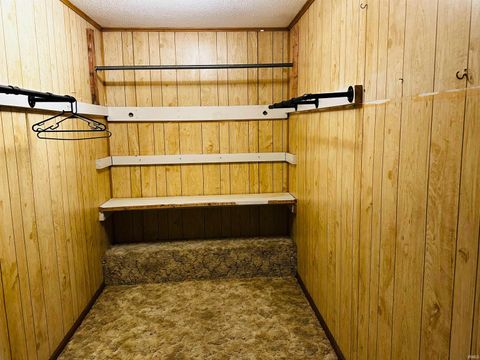 Tiny photo for 916 Maxwell Avenue, Washington, IN 47501 (MLS # 202539422)