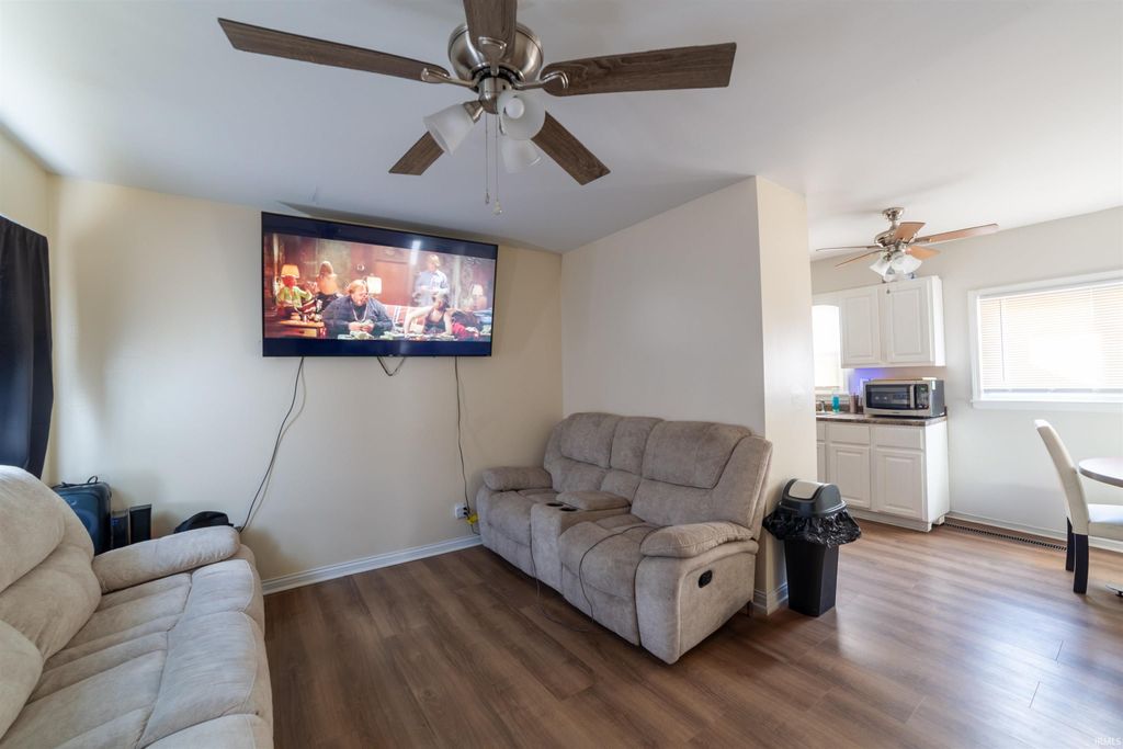 Photo of 2039 Hicks Drive, Evansville, IN 47714 (MLS # 202546380)