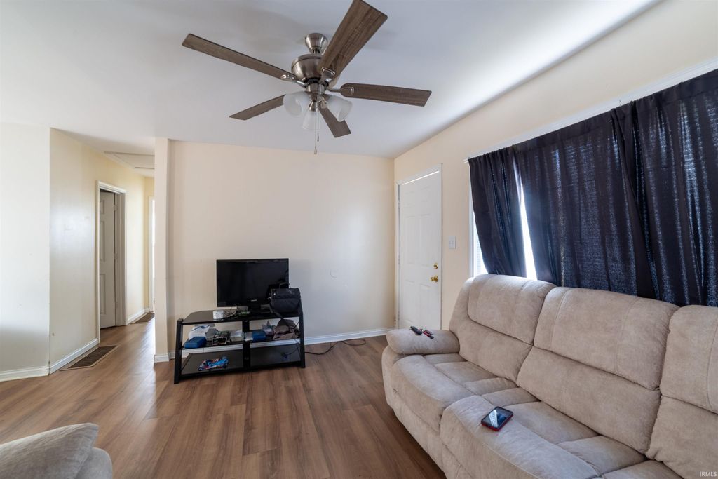 Photo of 2039 Hicks Drive, Evansville, IN 47714 (MLS # 202546380)