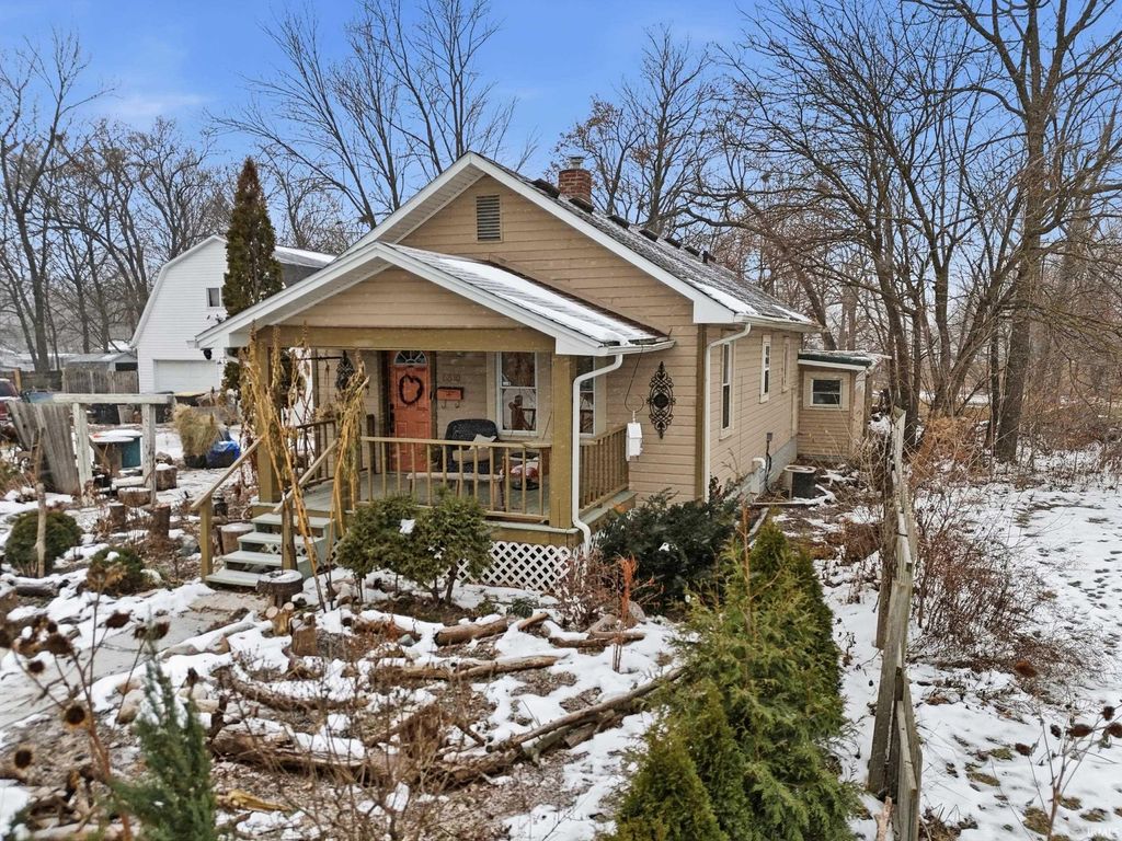 Photo of 6810 E Elzey Street, Fort Wayne, IN 46809 (MLS # 202548798)