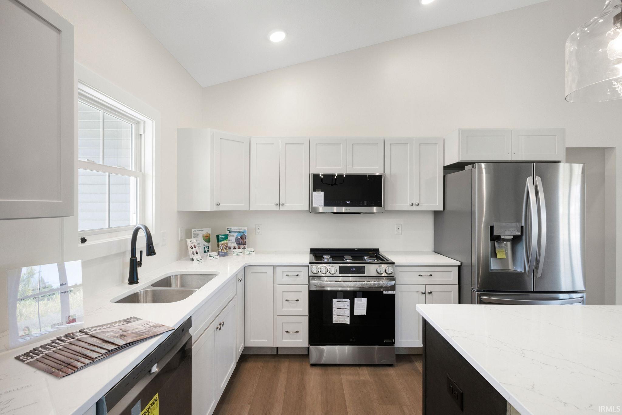 Mishawaka, Indiana 46544, United States, 3 Bedrooms Bedrooms, ,3 BathroomsBathrooms,Residential,Active,214202