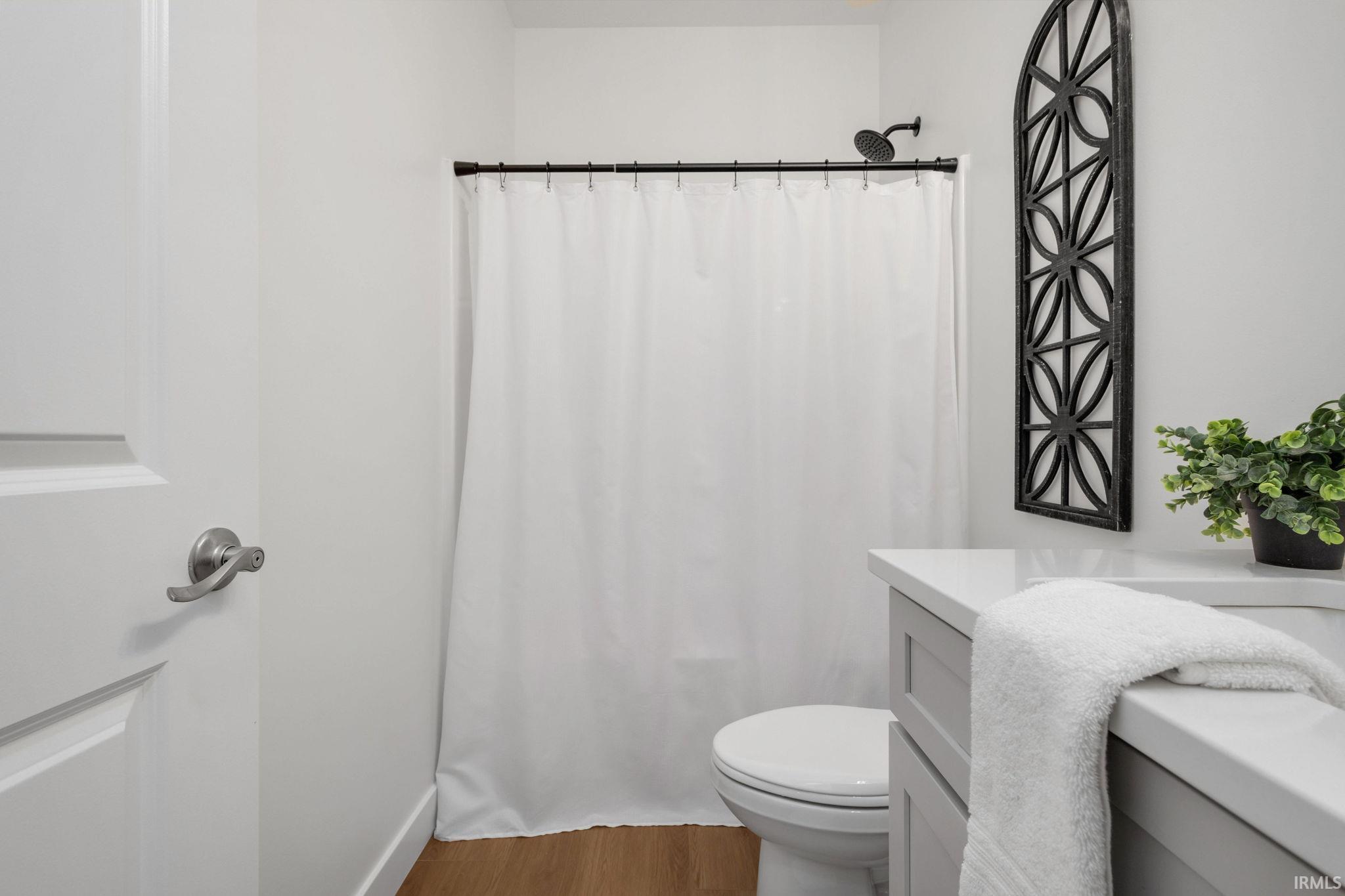 Mishawaka, Indiana 46544, United States, 3 Bedrooms Bedrooms, ,3 BathroomsBathrooms,Residential,Active,214202