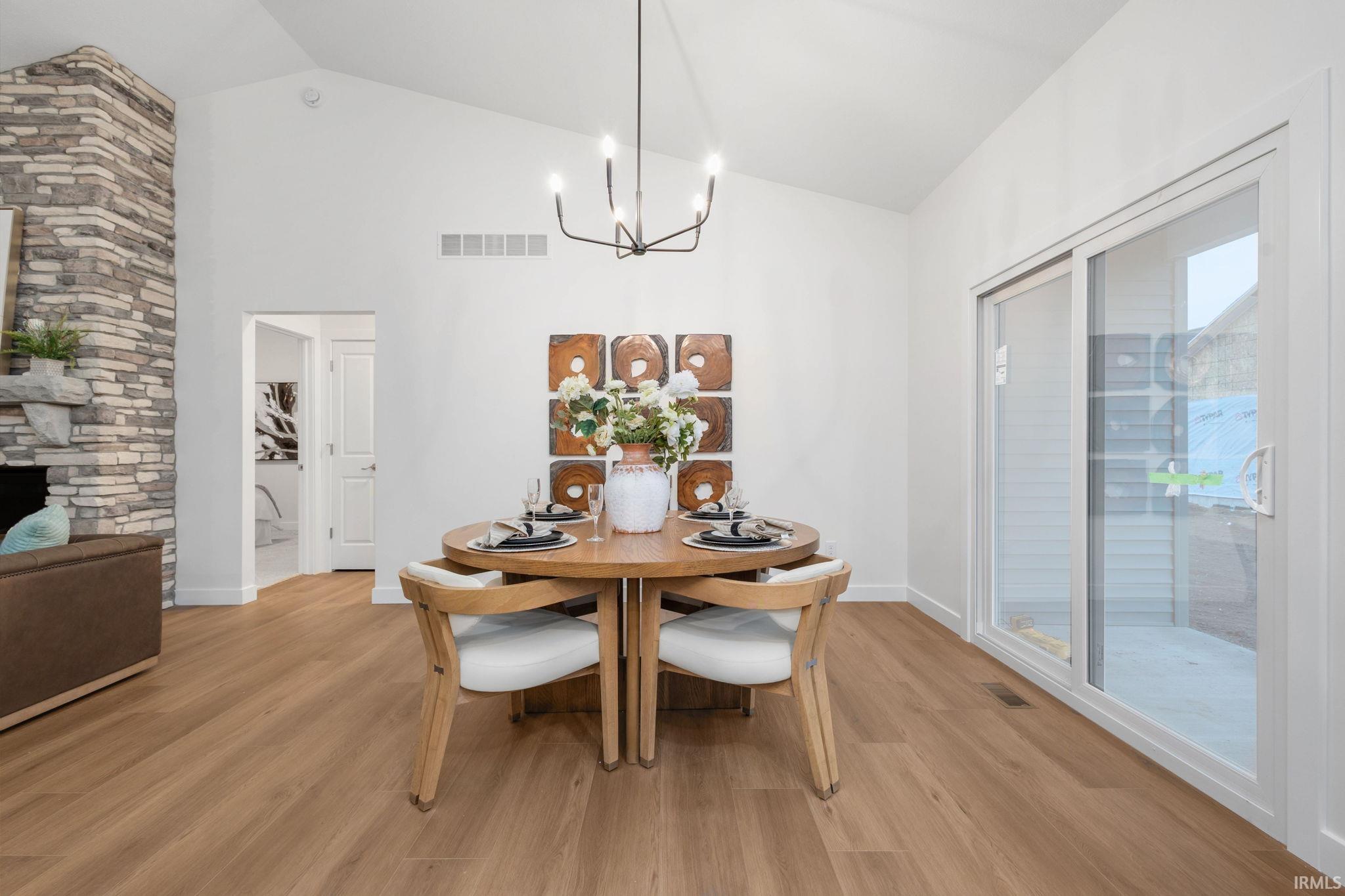 Mishawaka, Indiana 46544, United States, 3 Bedrooms Bedrooms, ,3 BathroomsBathrooms,Residential,Active,214202