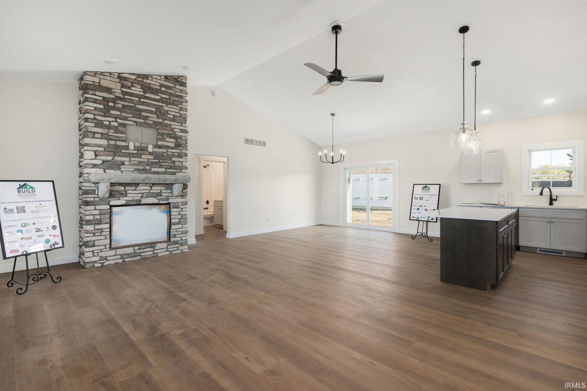 Mishawaka, Indiana 46544, United States, 3 Bedrooms Bedrooms, ,3 BathroomsBathrooms,Residential,Active,214202