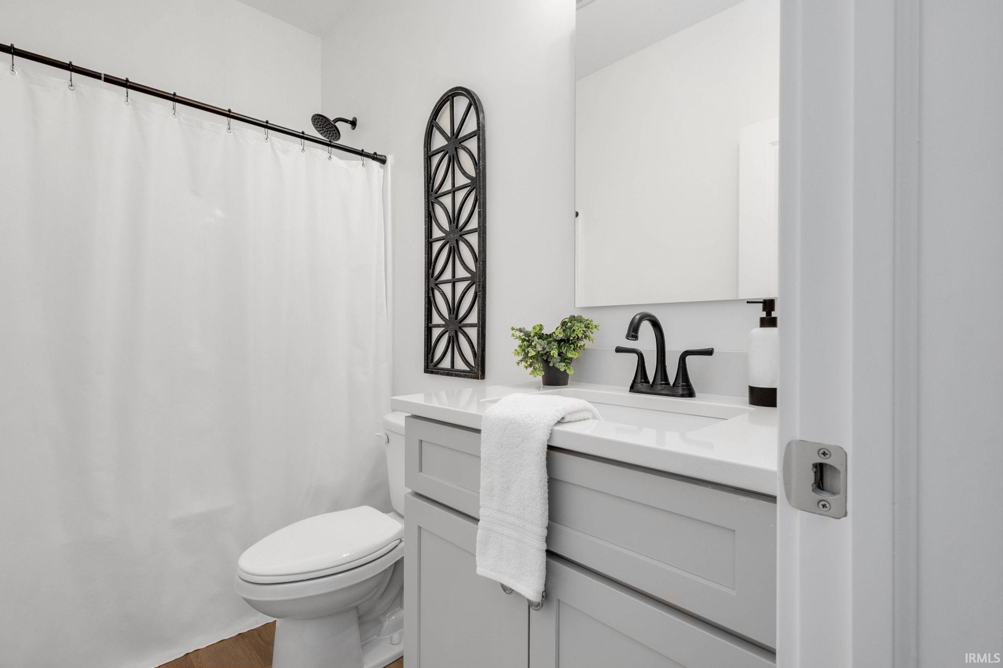 Mishawaka, Indiana 46544, United States, 3 Bedrooms Bedrooms, ,3 BathroomsBathrooms,Residential,Active,214202