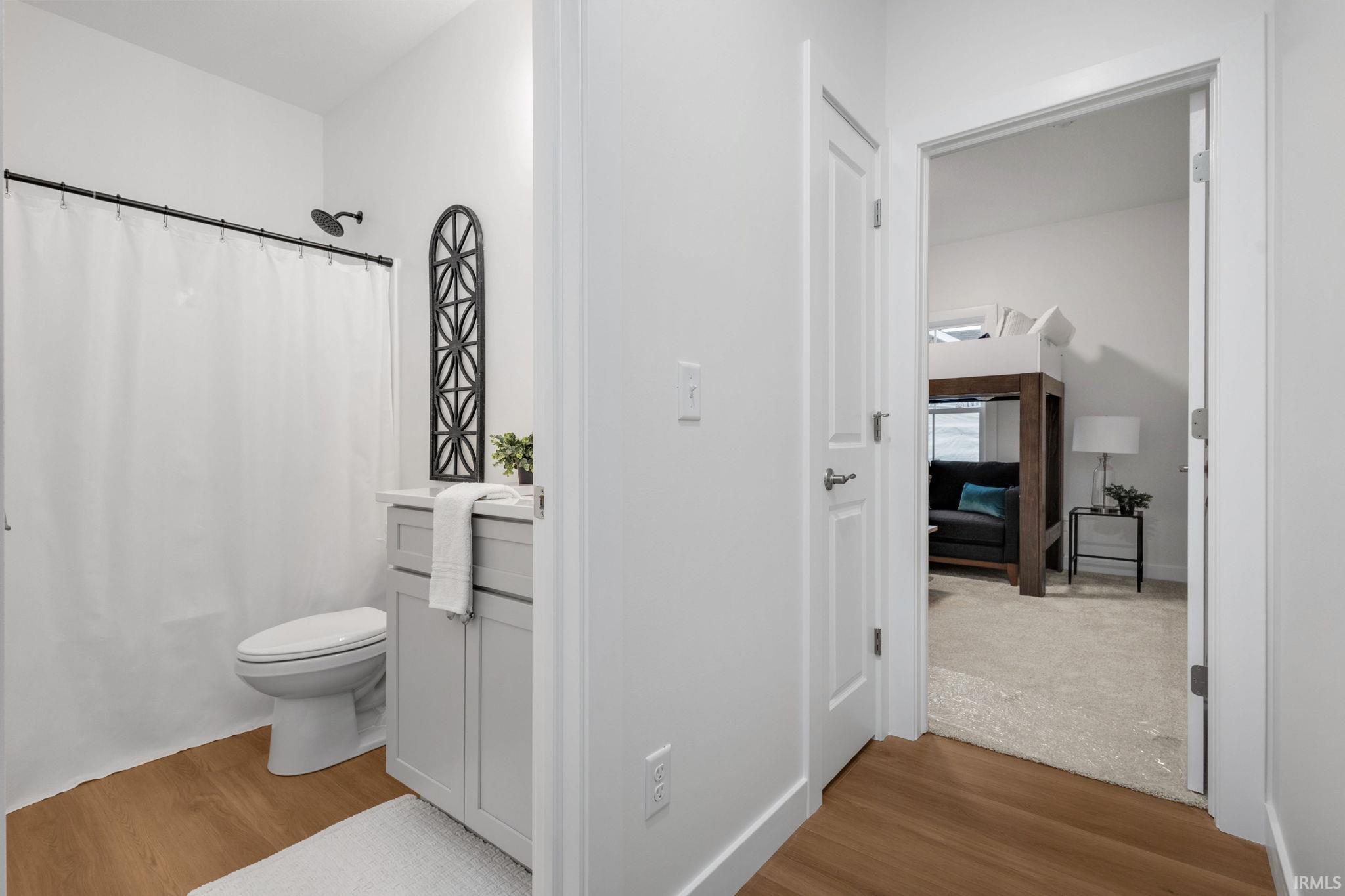 Mishawaka, Indiana 46544, United States, 3 Bedrooms Bedrooms, ,3 BathroomsBathrooms,Residential,Active,214202